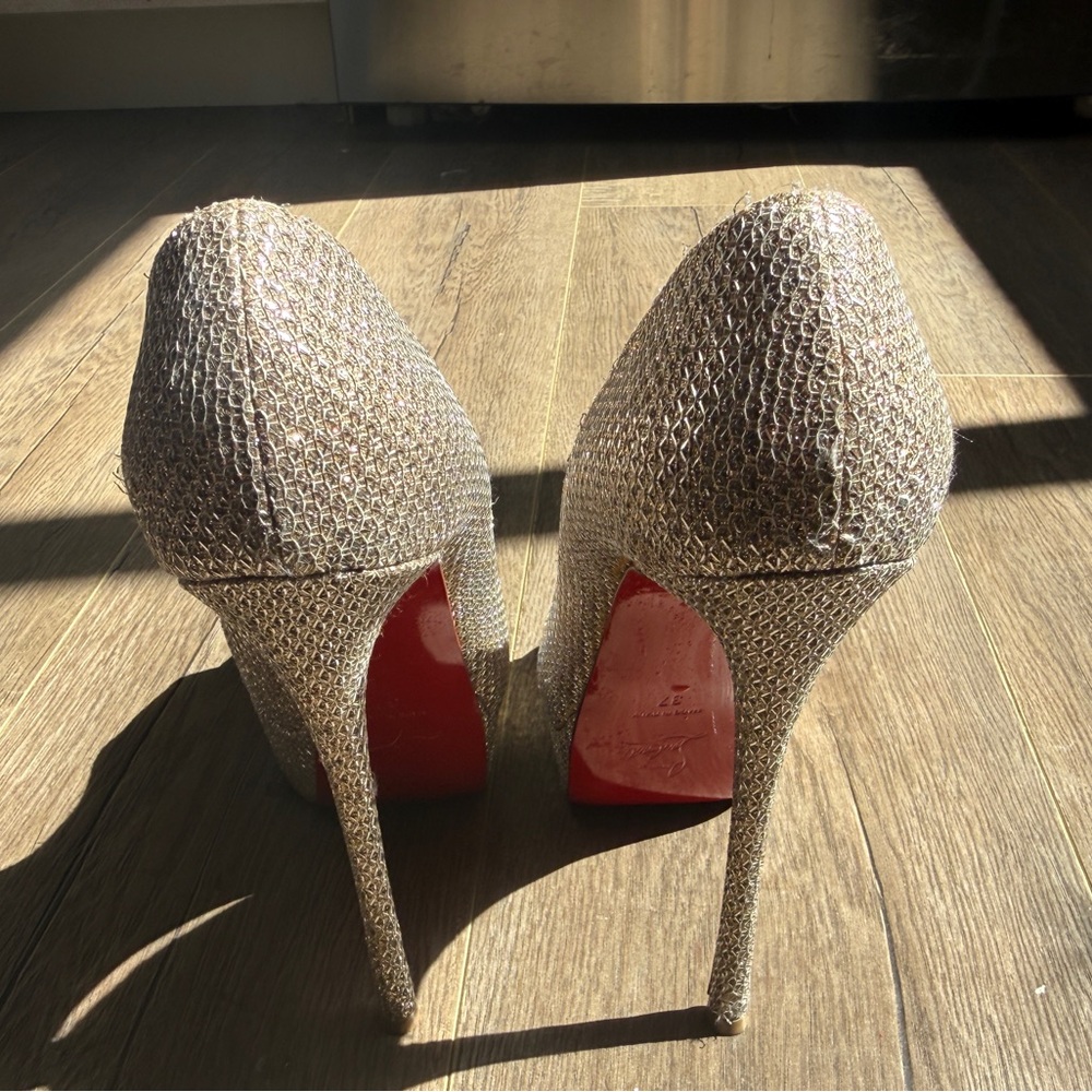 Christian Louboutin Fetish Peep Toe Stiletto 37 Gold - Picture 15 of 16
